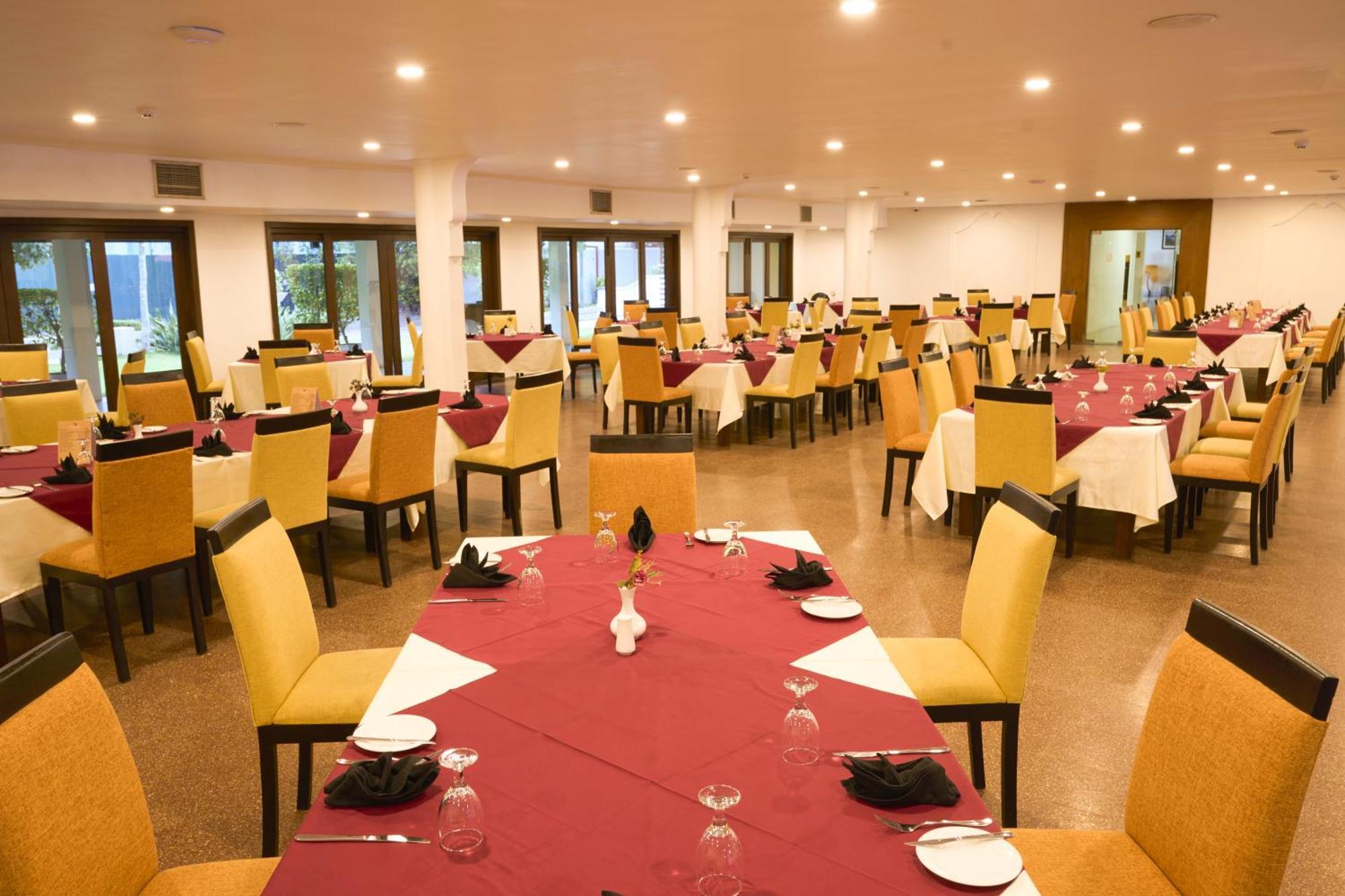 Rajarata Hotel Anuradhapura Dış mekan fotoğraf