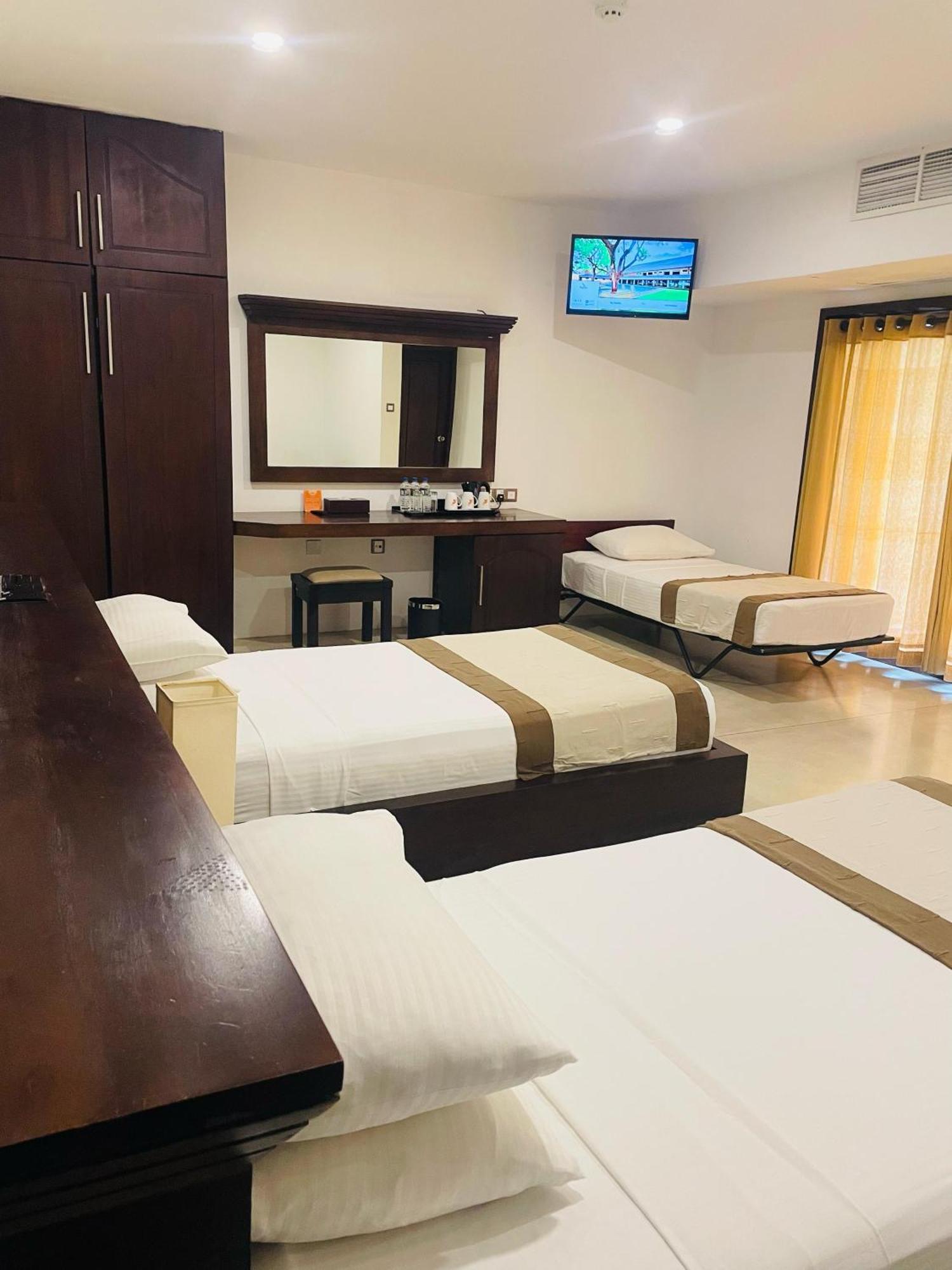 Rajarata Hotel Anuradhapura Dış mekan fotoğraf