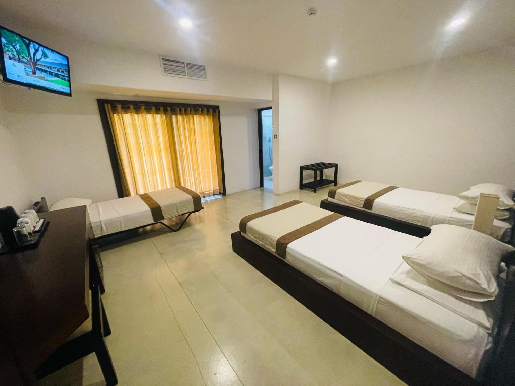 Rajarata Hotel Anuradhapura Dış mekan fotoğraf