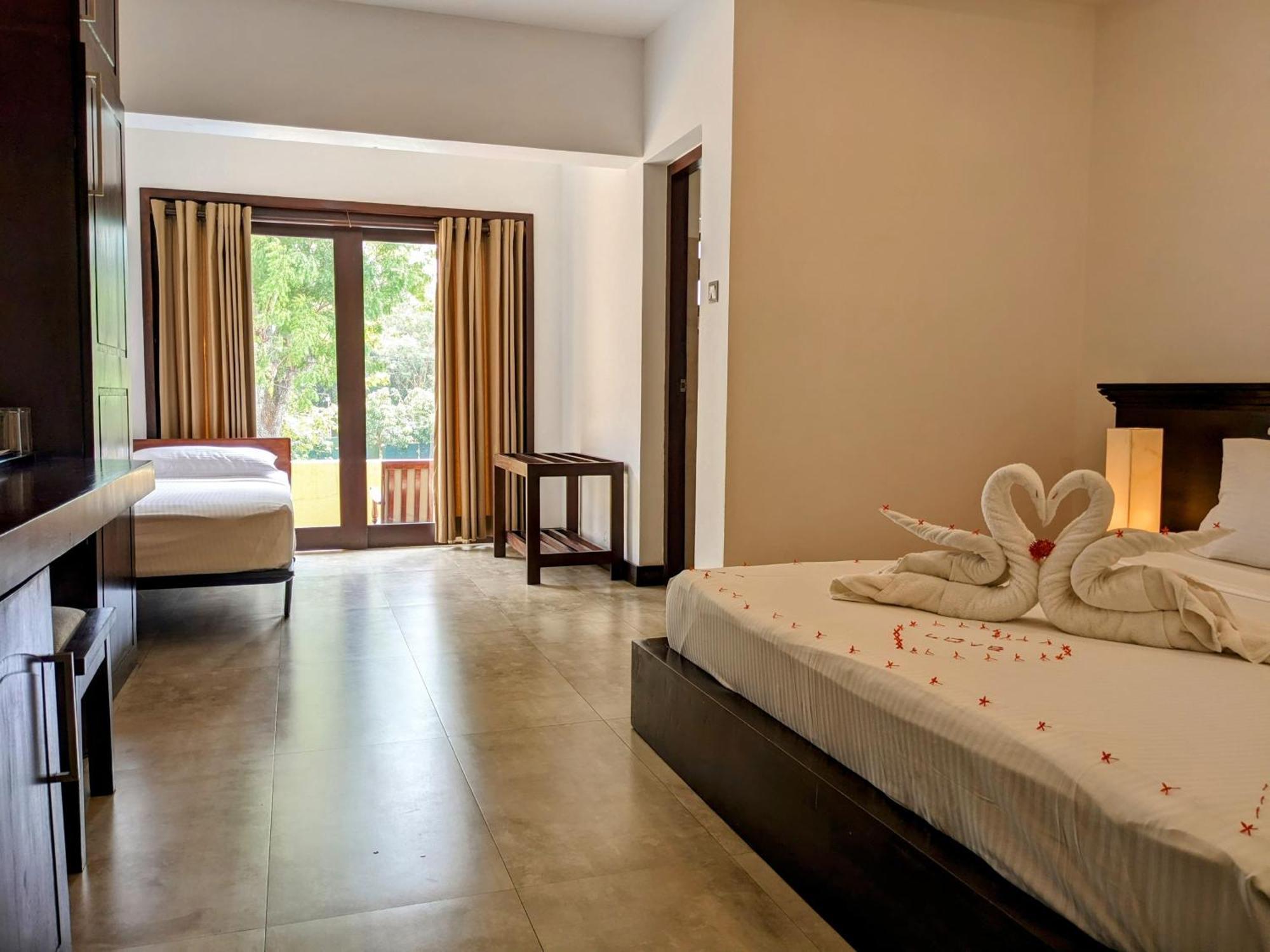 Rajarata Hotel Anuradhapura Dış mekan fotoğraf