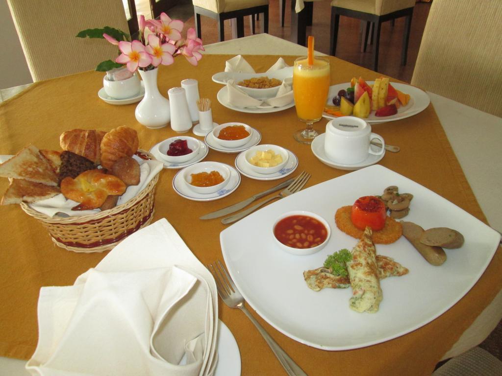 Rajarata Hotel Anuradhapura Dış mekan fotoğraf